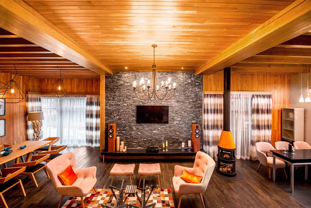 Natural Wood Meets Modern Style in this Mountain Cottage