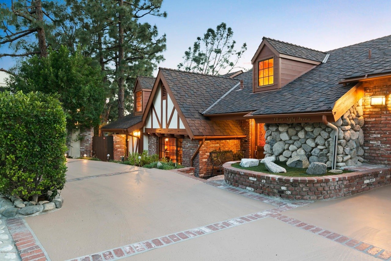 The Lodge, Unique Multi-Level Home Hillside Hideaway