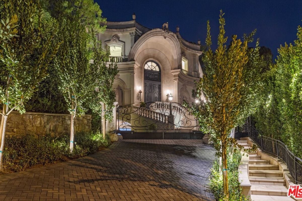 15,000 Sq. Ft. Property in Beverly Hills, CA ($31,999,000)