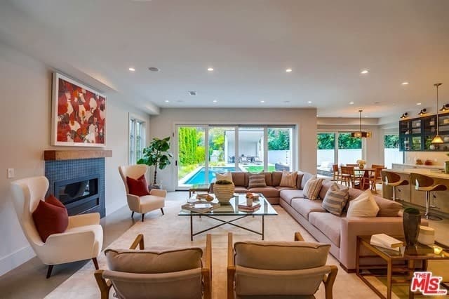 Transitional Architecture Blends with Laid-back Canyon Lifestyle