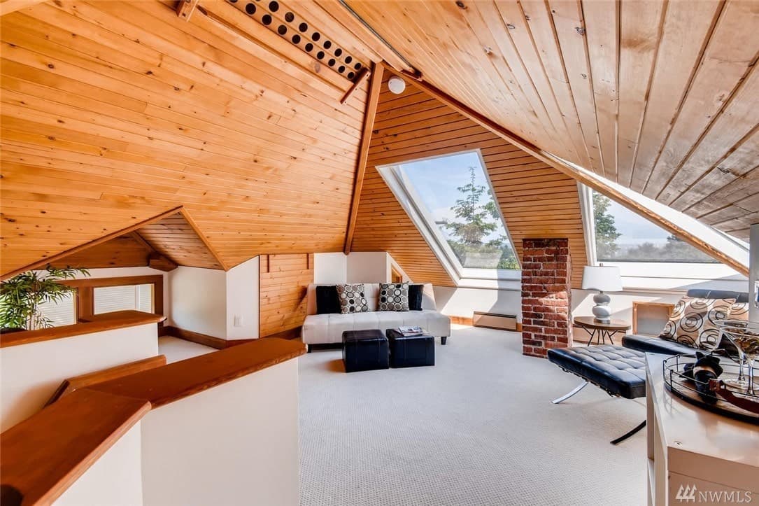 Beautifully Restored Turn of the Century 1909 Craftsman Home