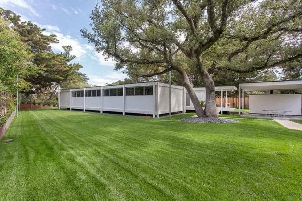 The 1961 Daphne Residence