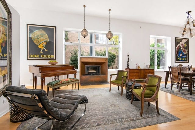 Bucktown Home with 11′ Ceilings and Wide Open Space