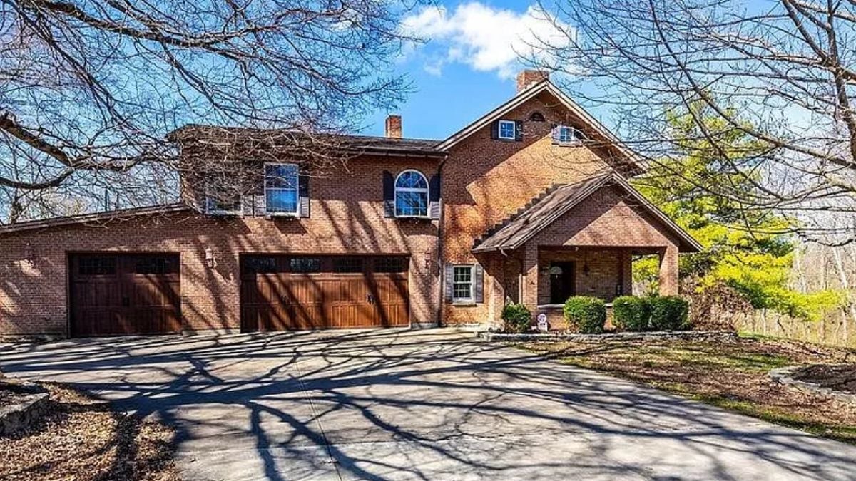 5-Bedroom Transitional Single Family Home (4,124 Sq. Ft Floor Plan)