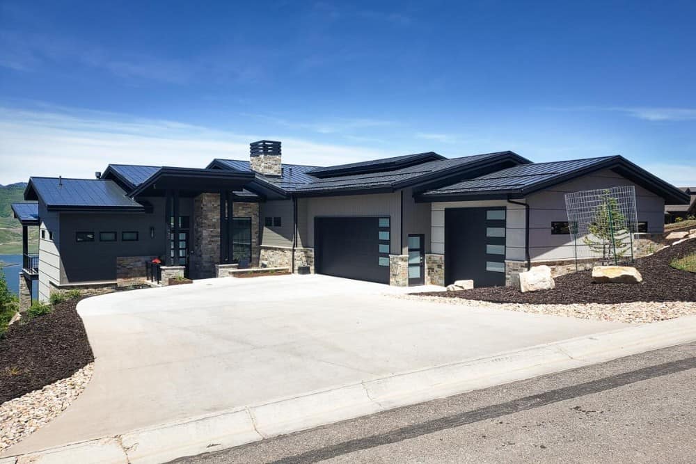 4-Bedroom Contemporary Style Single-Story Mountain Home for Sloping Lot with Courtyard Entry Garage (Floor Plan)