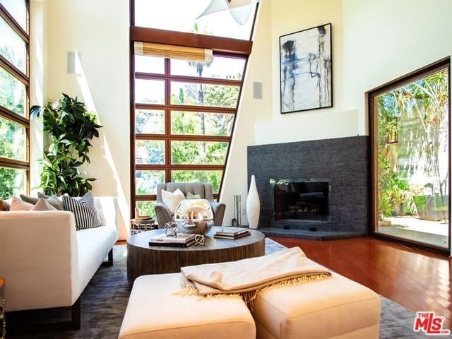 Architectural Primarypiece Showcases Cutting-Edge Green Living
