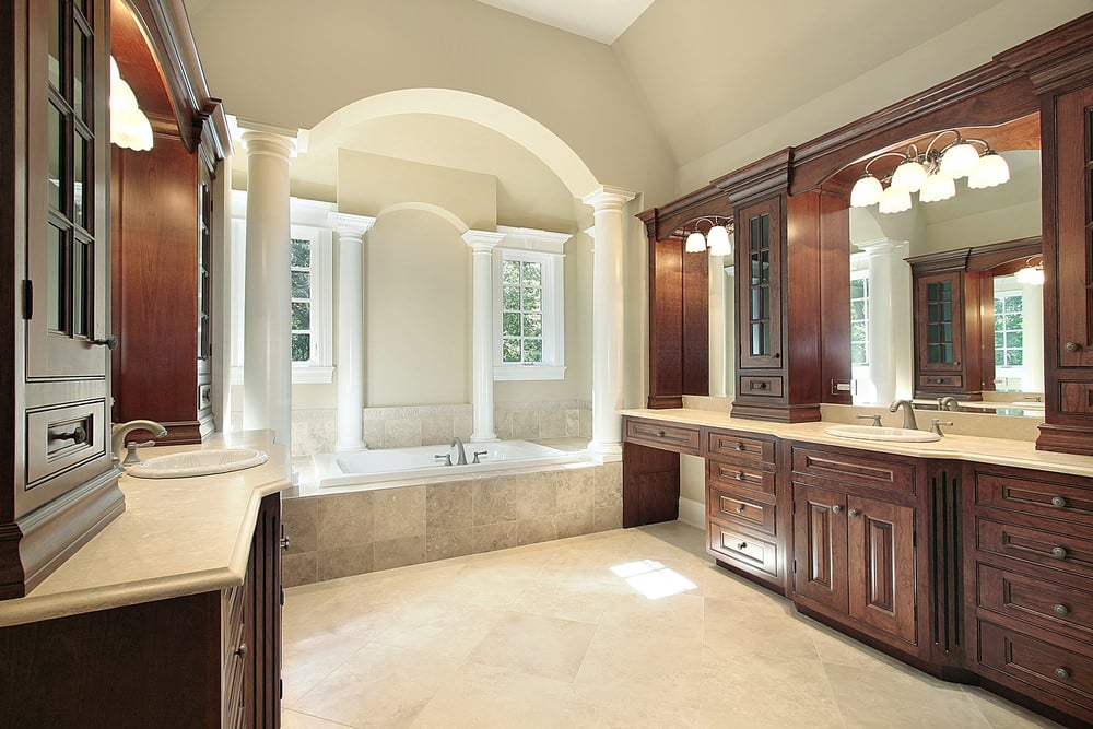 80 Traditional-Style Primary Bathroom Ideas (Photos)