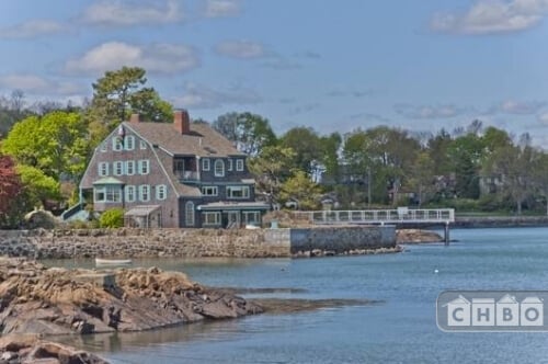 Luxury Waterfront Home in Massachusetts with Oceanside Pool