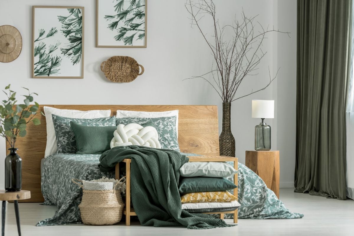 19 Different Bed Accessories – Ultimate List