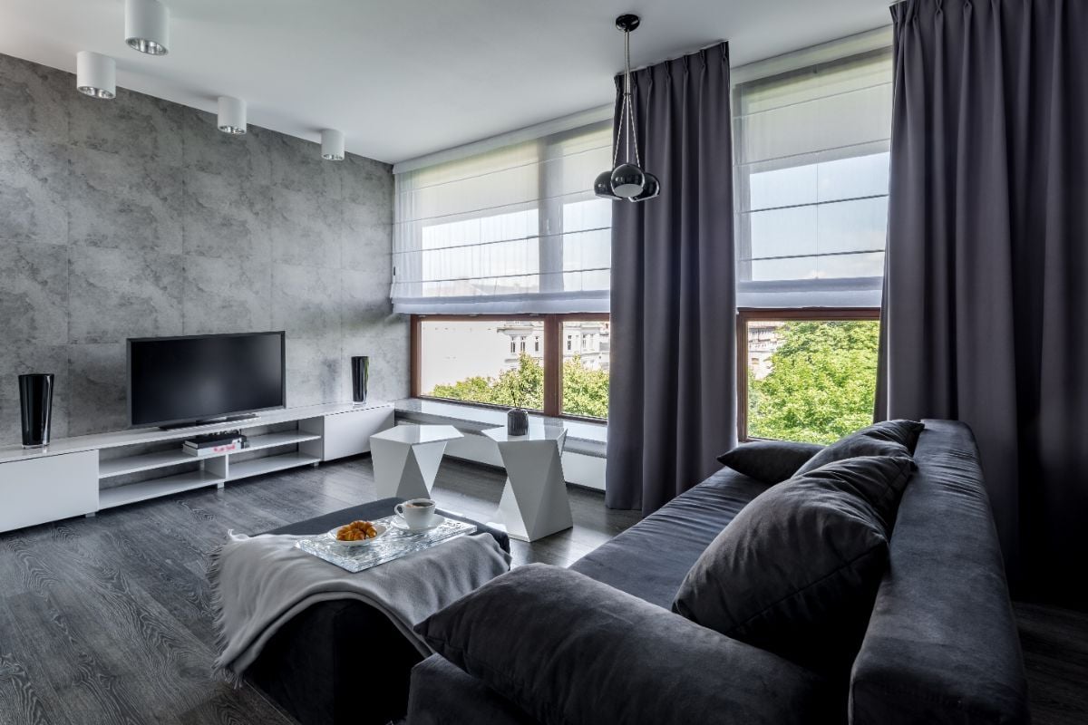 Do Living Room Windows Need Curtains?