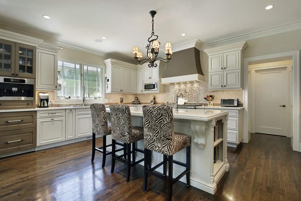 23 Illuminating Kitchen Ideas Enhanced with Chandelier Lighting