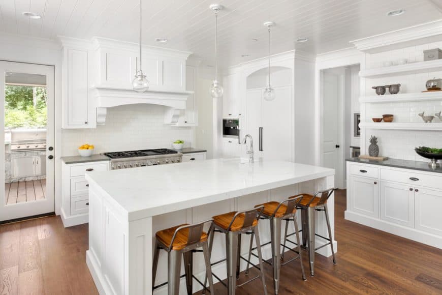 31 Dream Kitchens with Hardwood Flooring – the Ultimate Kitchen Flooring Option?