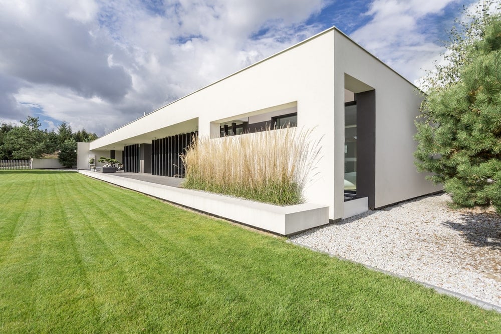 30 Minimalist Houses (Photos)