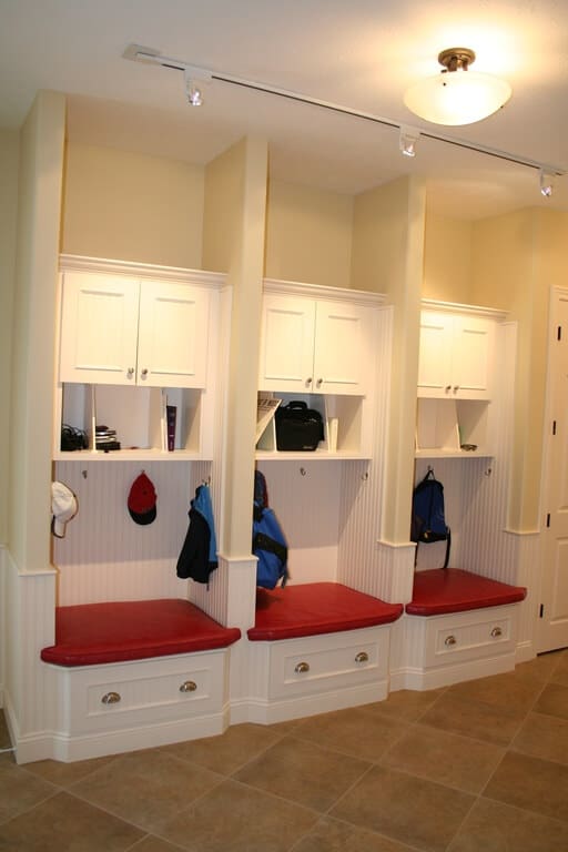 Free Mudroom Locker Plan with Storage Bench (PDF Blueprint)