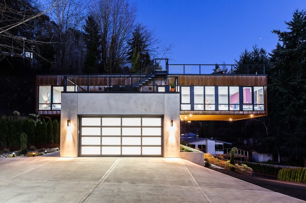 Contemporary Hilltop House Overlooking Lake Washington