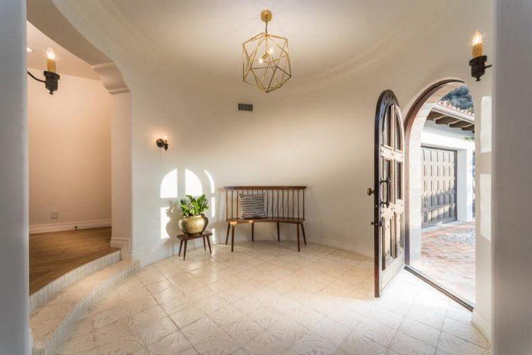 60 Spanish-Style Foyer Ideas (Photos)