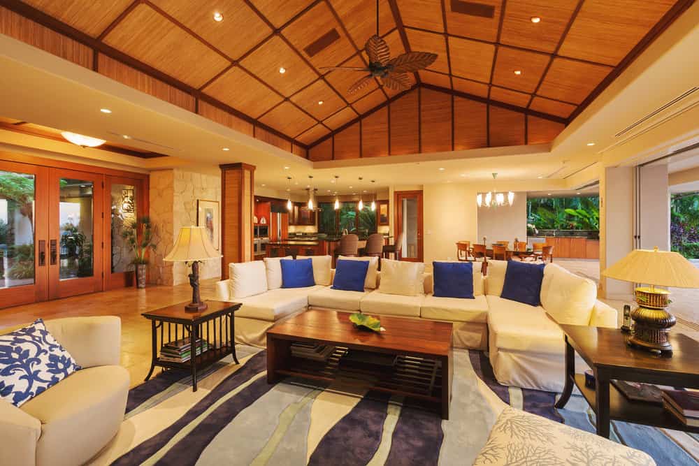 This is a tropical home décor living room example.